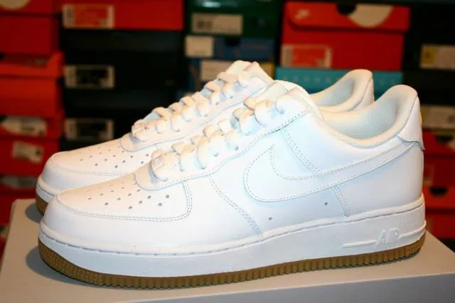 AUTHENTIC NIKE AIR FORCE 1 `07 White Gum DJ2739-100 Men size