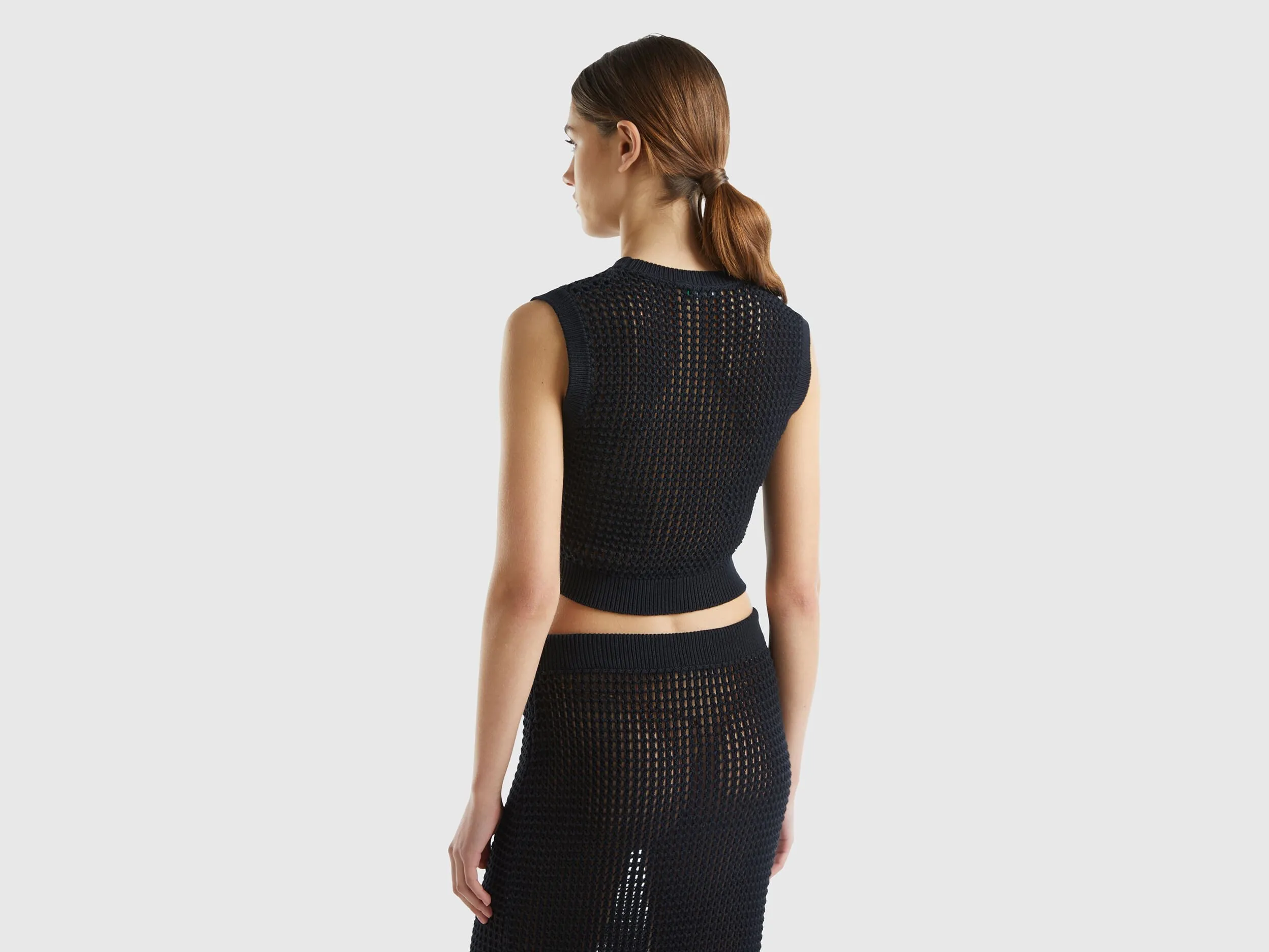 Cropped crochet vest - Black | Benetton