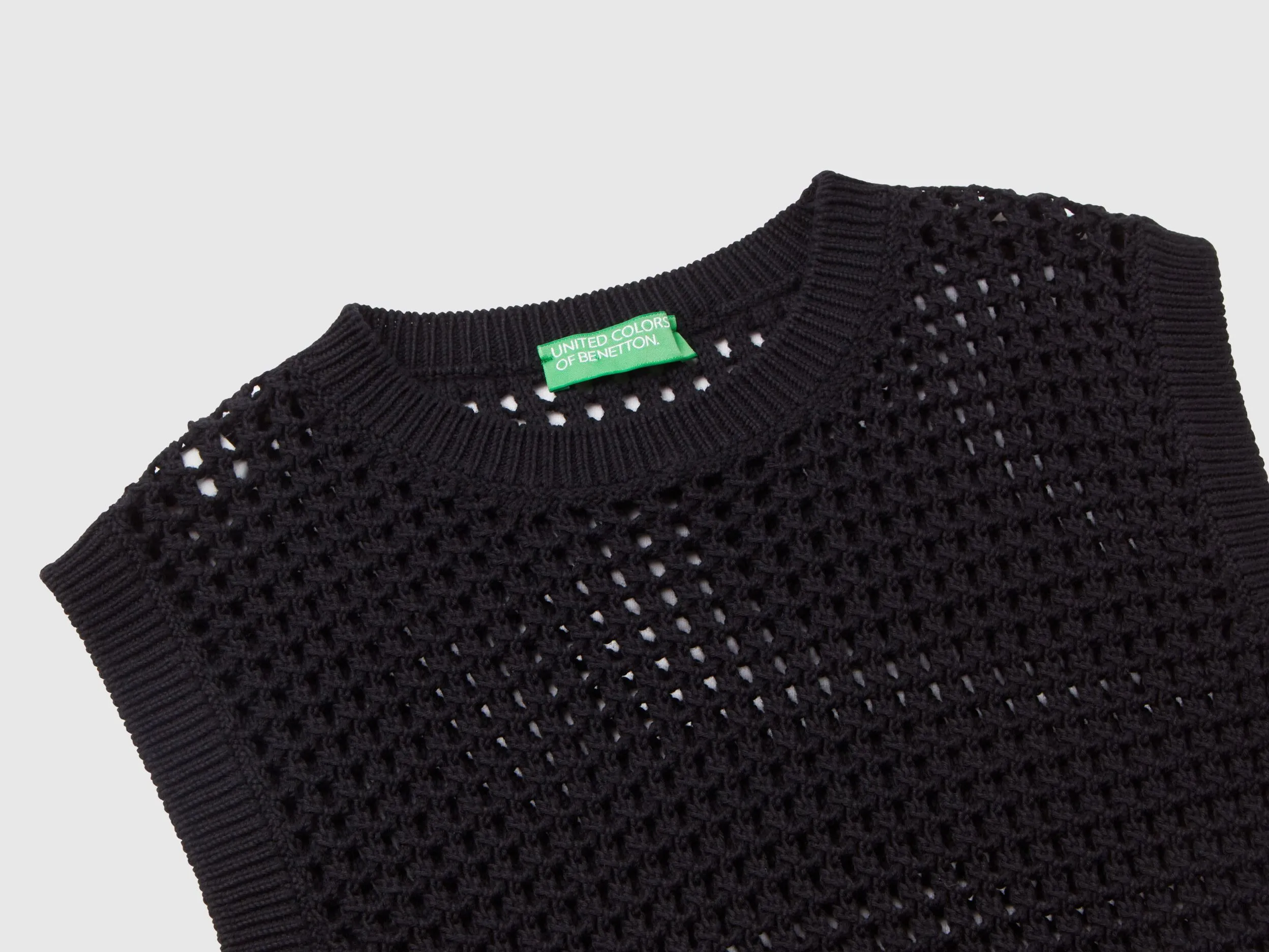 Cropped crochet vest - Black | Benetton