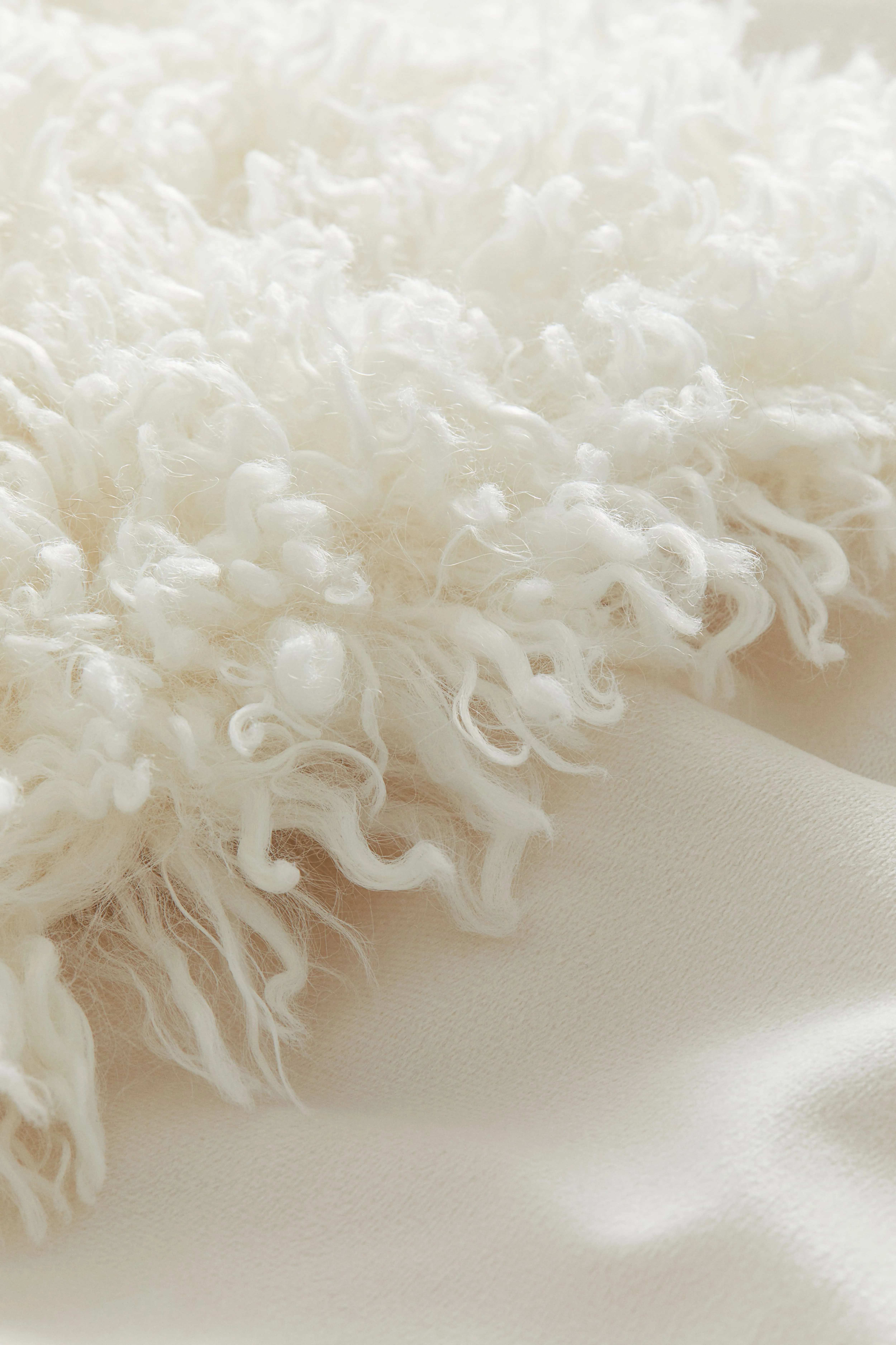 Fluffy blanket - White - Home All | H&M GB