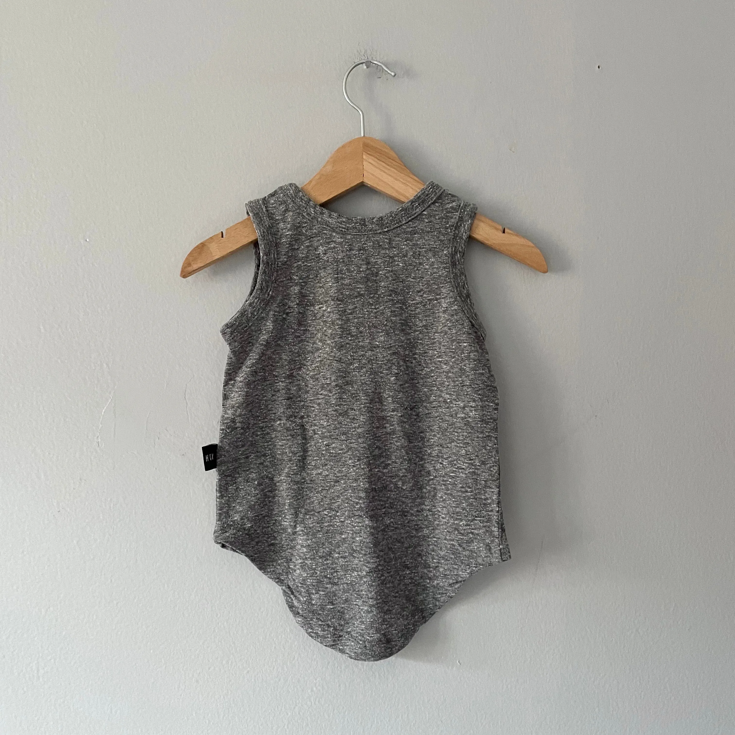 Huxbaby / Dark grey tank / 6-12M