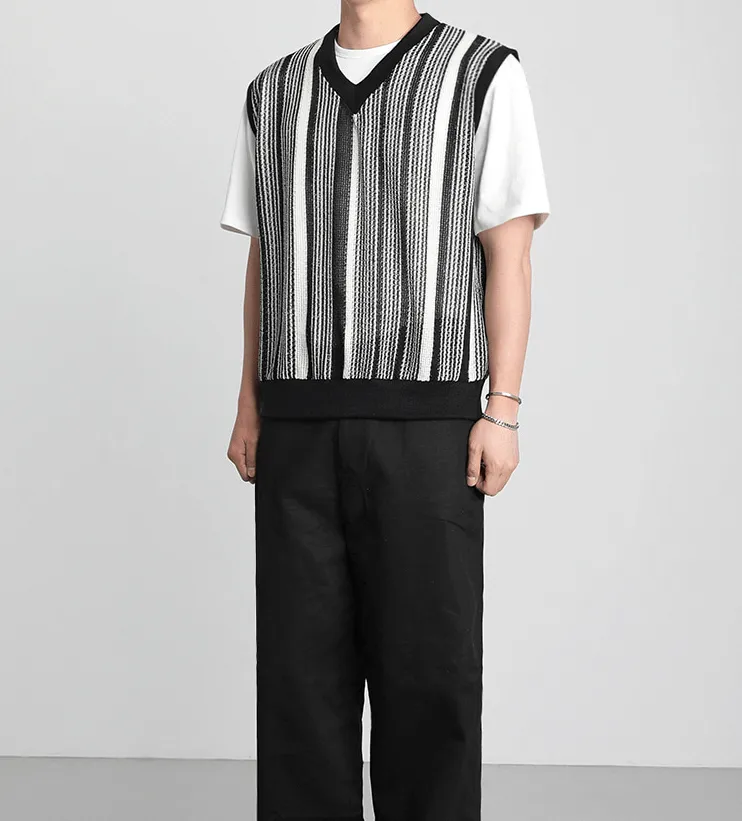 RT No. 9168 KNIT WOOLEN VERTICAL STRIPED VEST